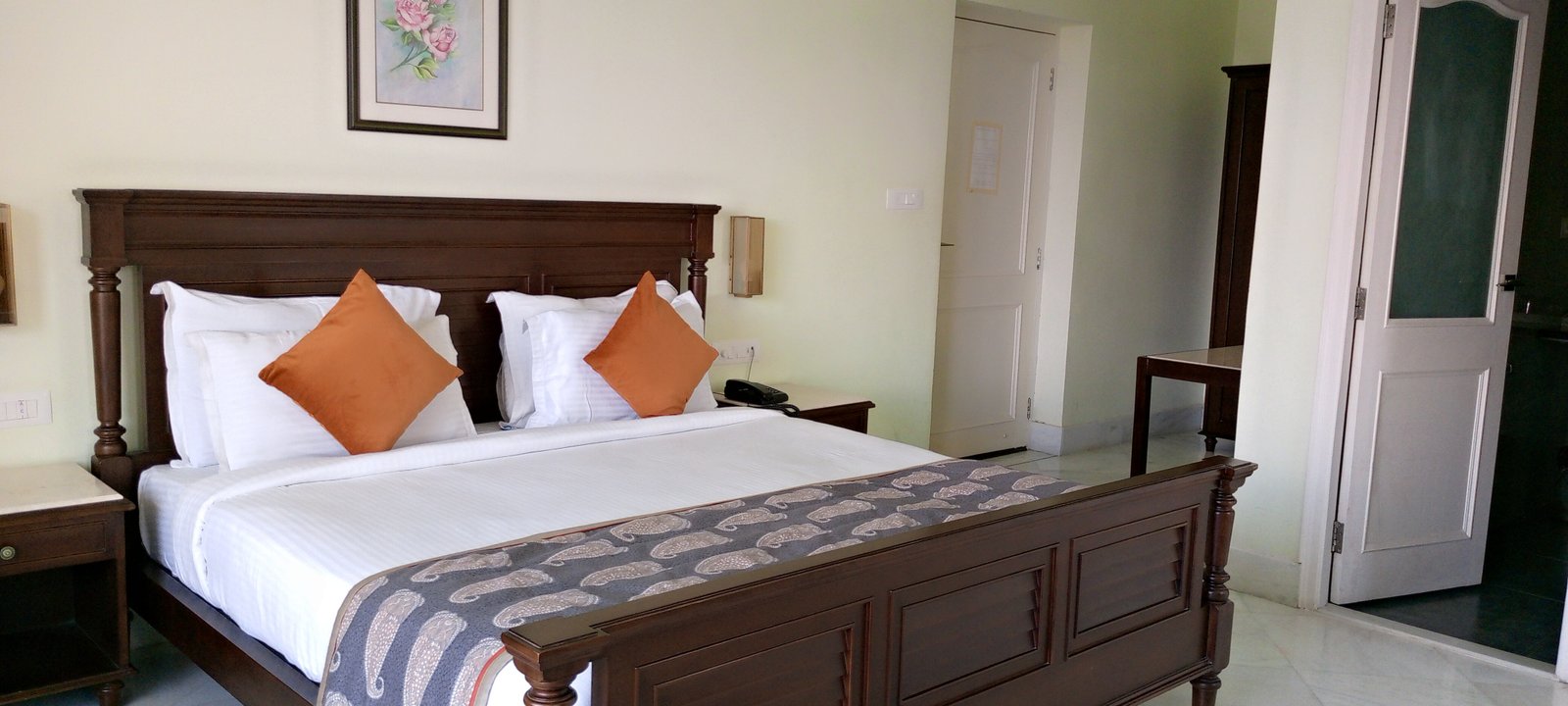 Deluxe Room — Mountain Facing